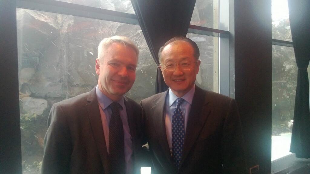 Kehitysministeri Haavisto tapasi Maailmanpankin pääjohtajan Jim Kimin